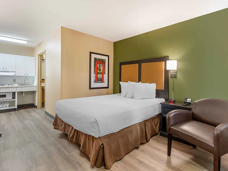 Studio Suite - 1 Queen Bed