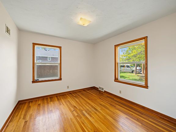 5th image of 1709 Lewis St