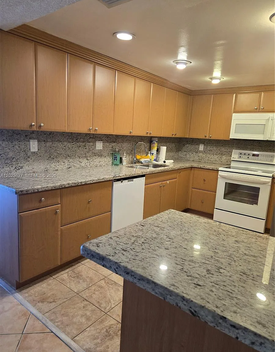 Doral Oaks Condo #1 — Photo 3