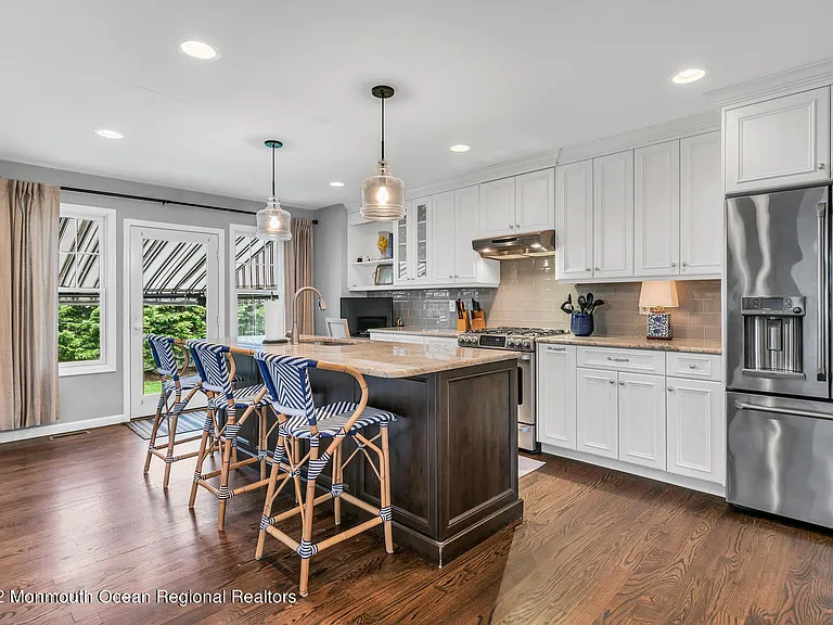 814 Pitney Dr — Photo 8