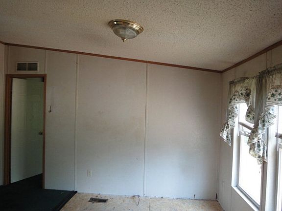 3rd image of 146 Thistle Knob Ln