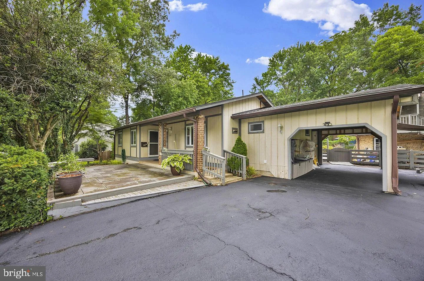 4 bed, 3.0 bath, 2189 sqft, $3,450 — Photo 2