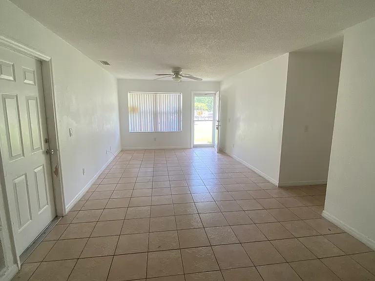 526 Loomis Trl — Photo 6