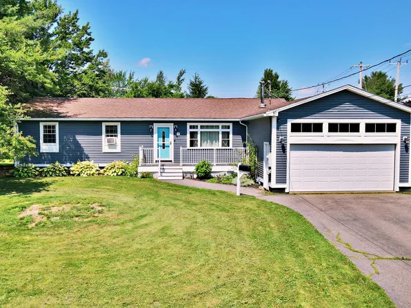 29 Maid Marion Lane, Brewer, ME 04412