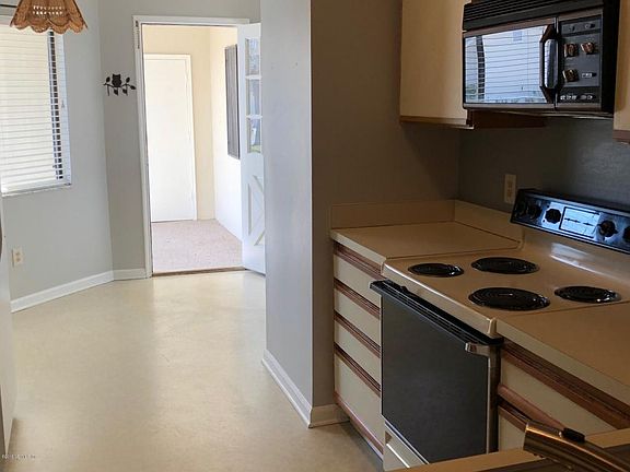 3rd image of 130 La Pasada Cir W