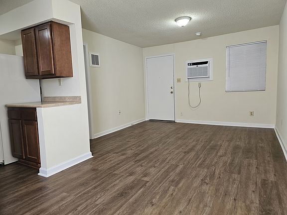 3rd image of 521 Lake Ave