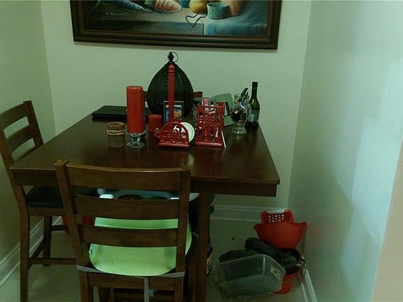 2nd image of 222 Buena Vista Ave APT 1R