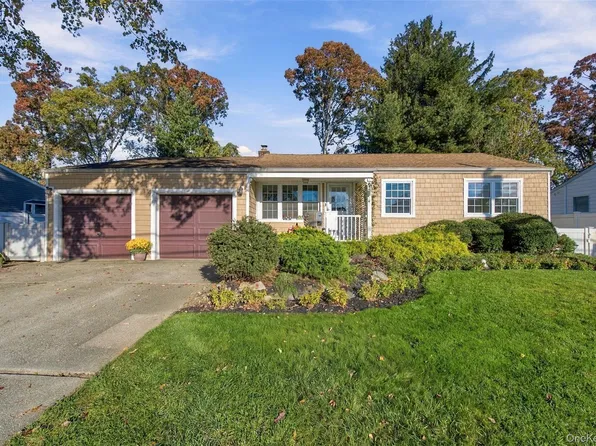 37 Dollard Drive, North Babylon, NY 11703