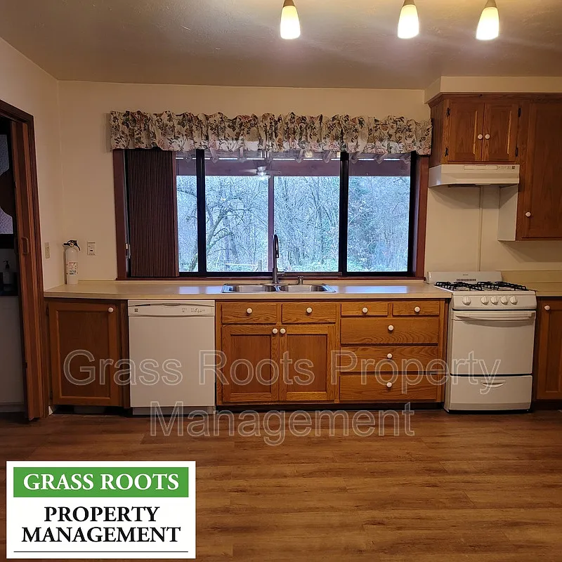 Building Photo - 15772 Sunnyvale Ln