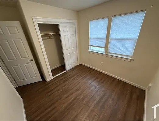 20 Lone Pine Ave — Photo 3