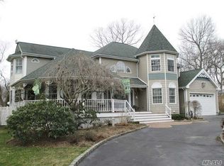2 Mott Ct, Saint James, NY 11780