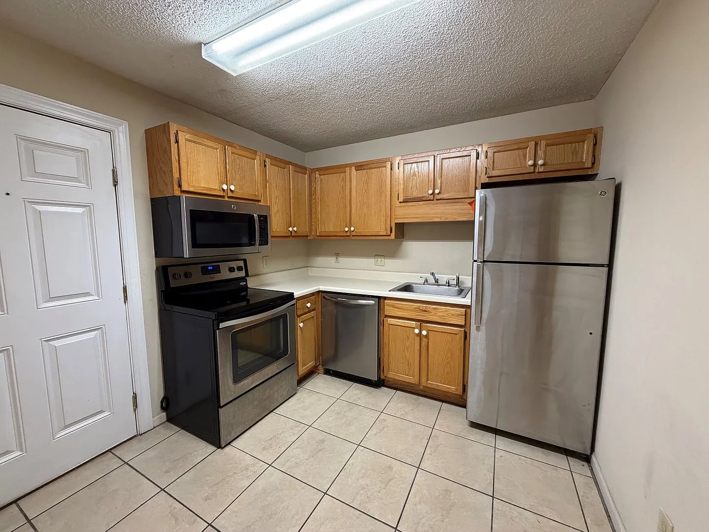 Peak Apartments — Photo 2