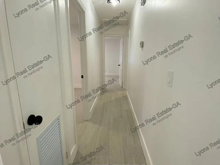 1028 S Gordon Ave — Photo 7