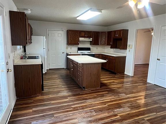 3rd image of 1606 Pilgrim Pl