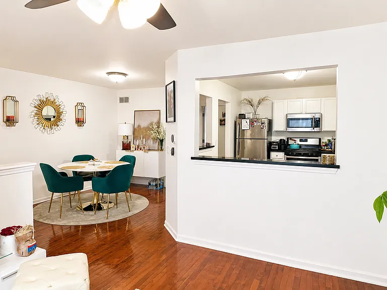 640 Four Seasons Blvd — Photo 12
