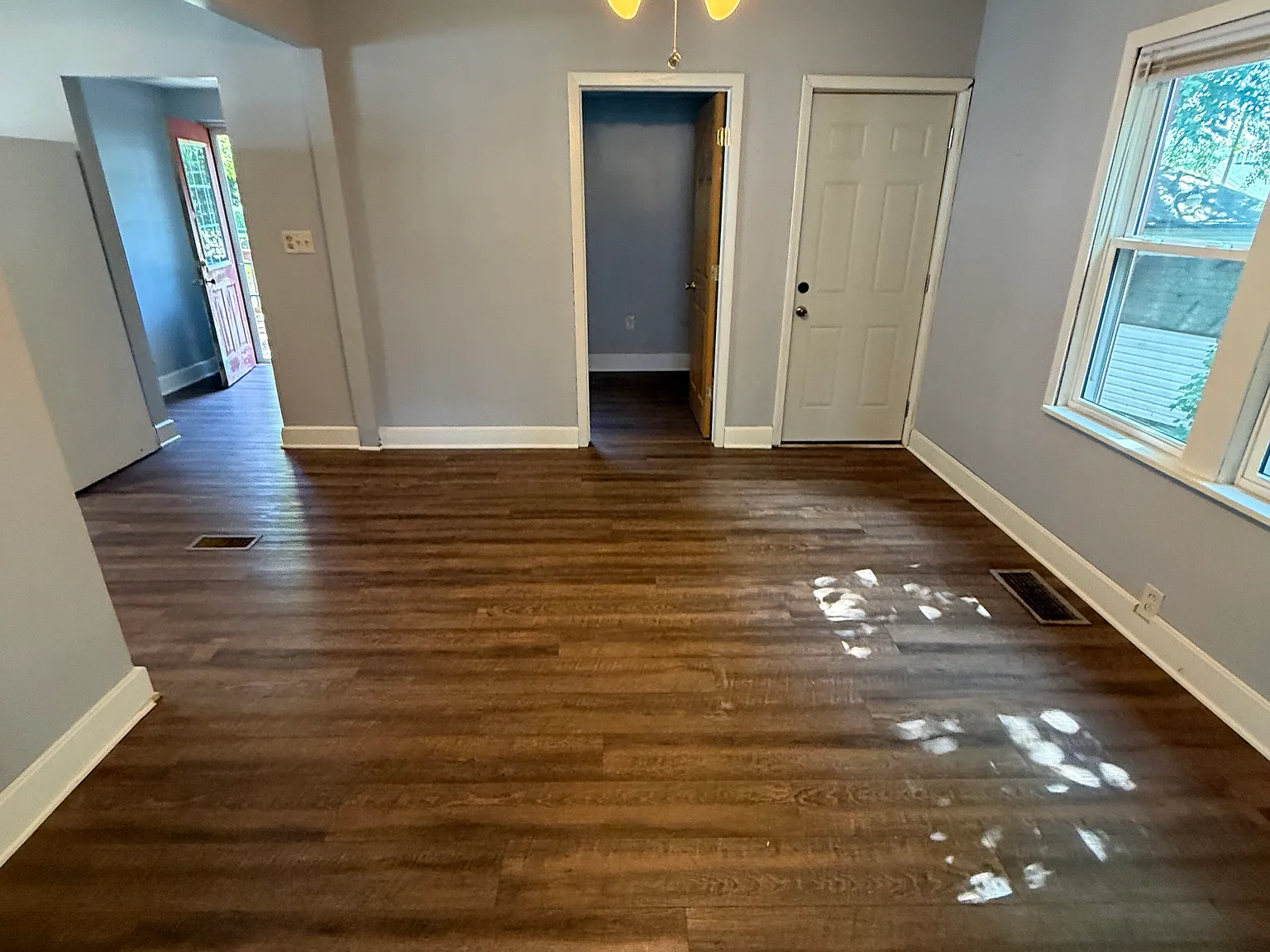 4 bed, 1.5 bath, 819 sqft, $1,400 — Photo 4
