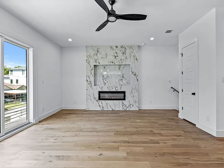 410 Avenue L #B — Photo 12