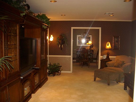 4th image of 101 W Ranchwood Dr