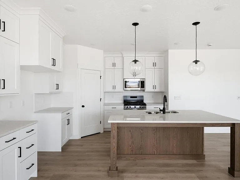 946 E Malibu Ln — Photo 11