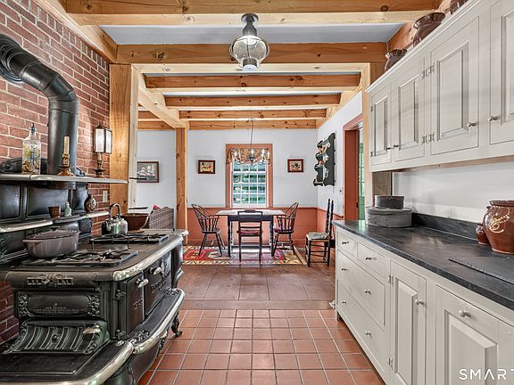 5th image of 272 Horse Hill Road