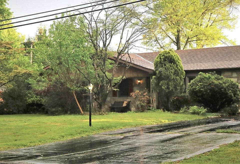 1st image of 810 Lilac Ln