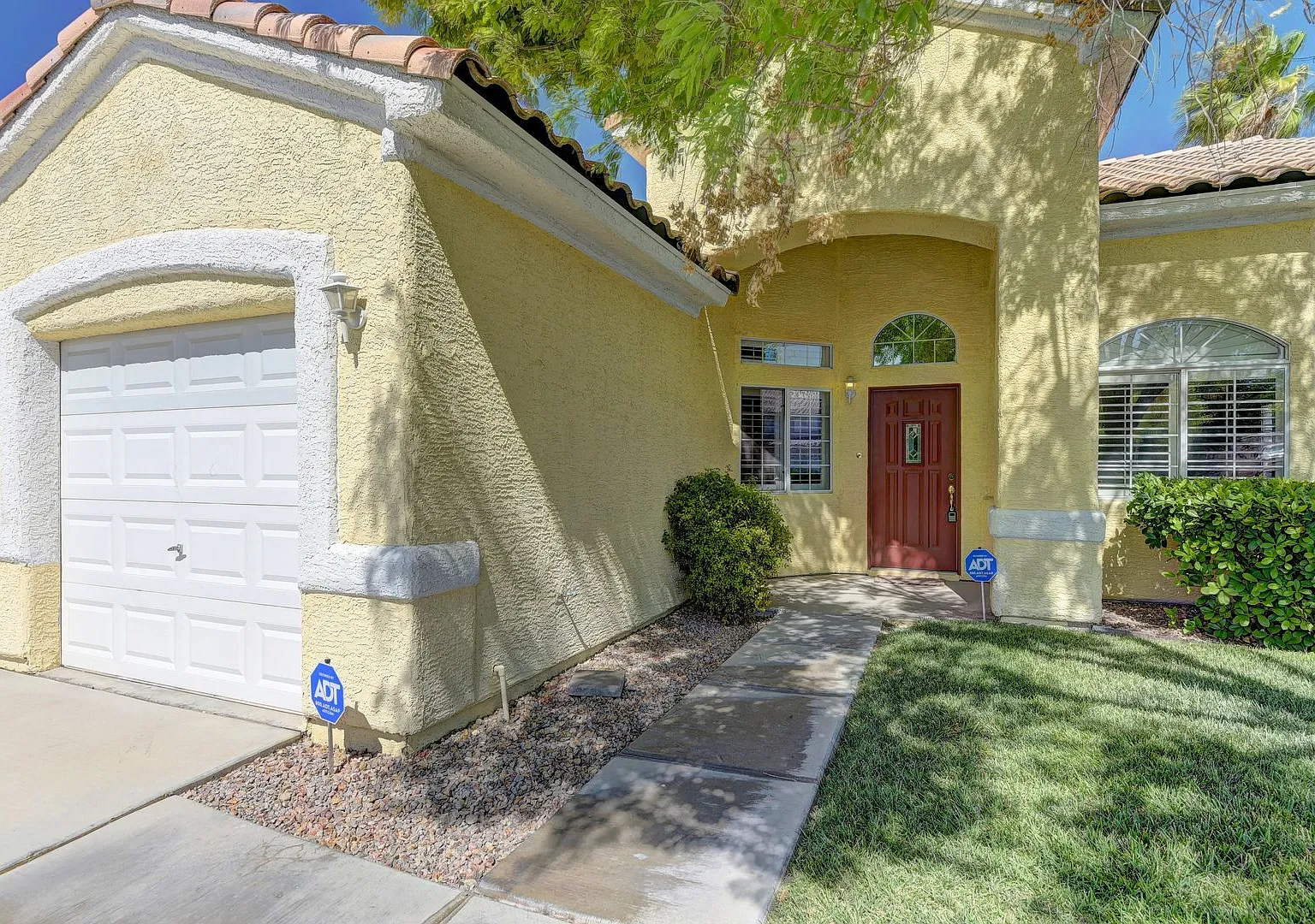 3-Bedroom Home in Prime Las Vegas Location — Photo 3
