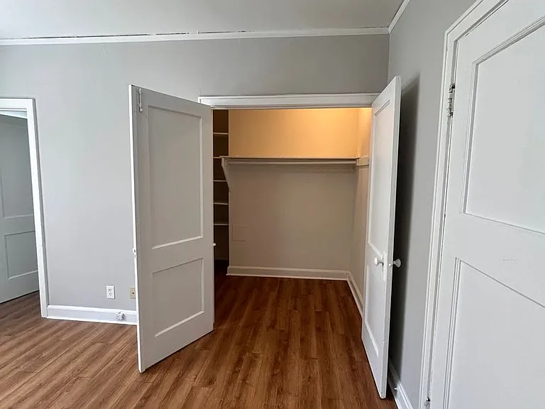 Lower East Side Milwaukee Studio and One bed Apartments- Flexible Lease Terms — Photo 9