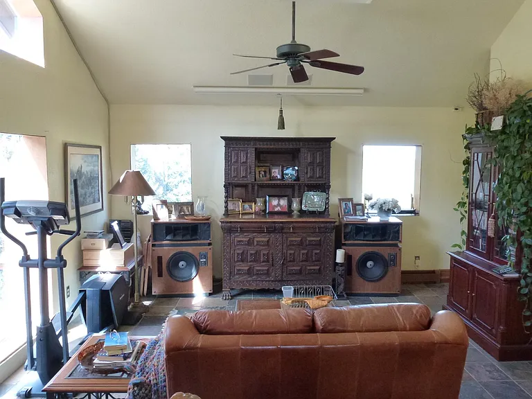 1405 Forest Rd — Photo 3