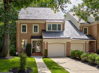 121 Foxwood Dr #121, Moorestown, NJ 08057