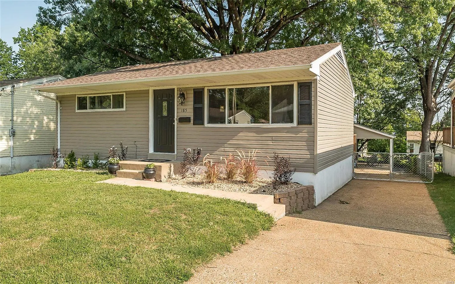 185 Floralea Pl photo 1