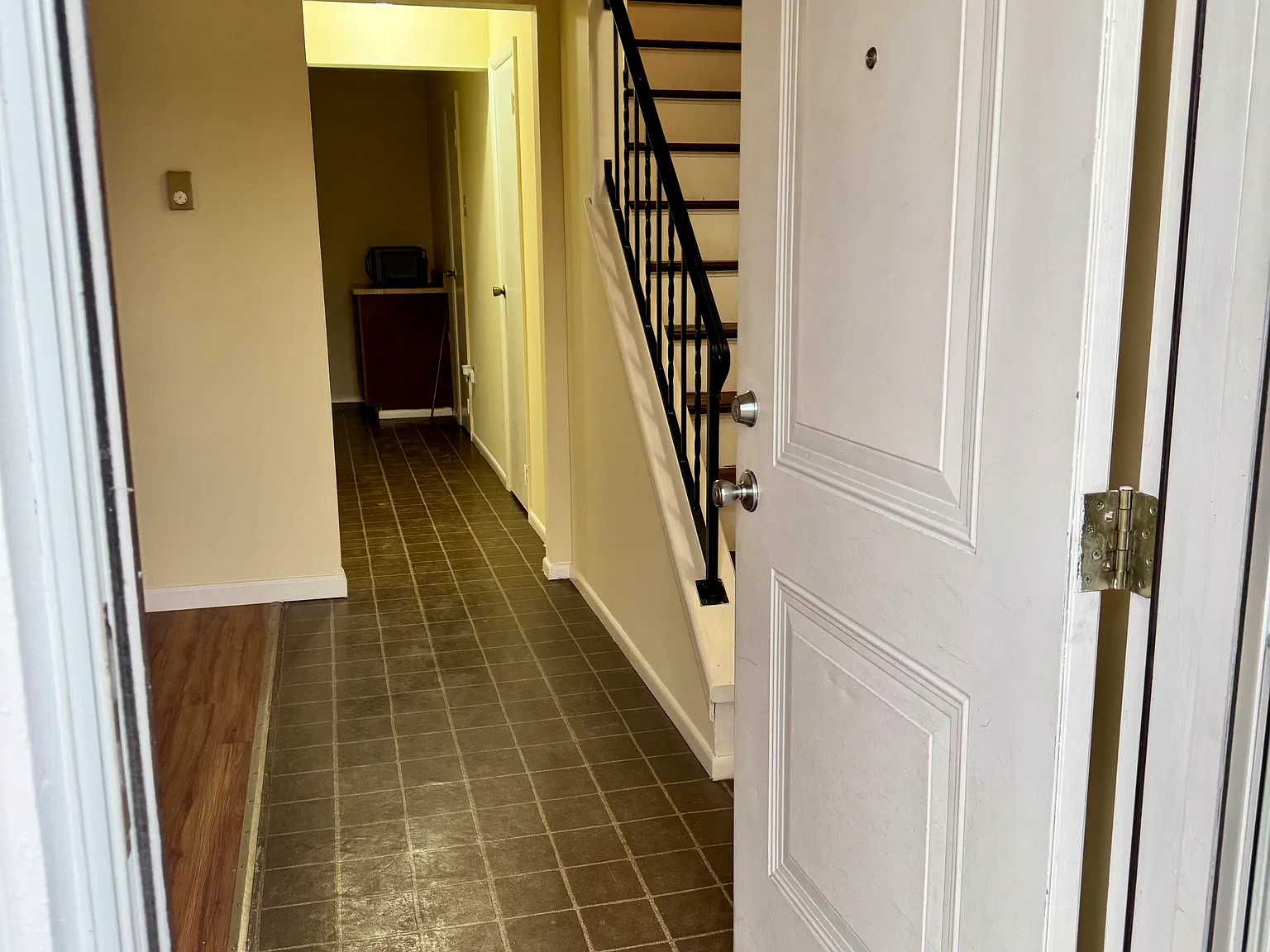 347 W Ridge St — Photo 3