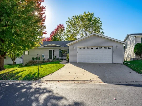 8410 Hickory Tree Dr, Machesney Park, IL 61115