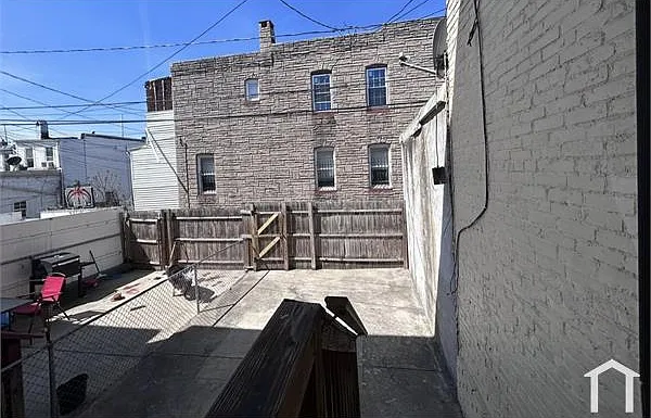 742 N Kenwood Ave — Photo 12