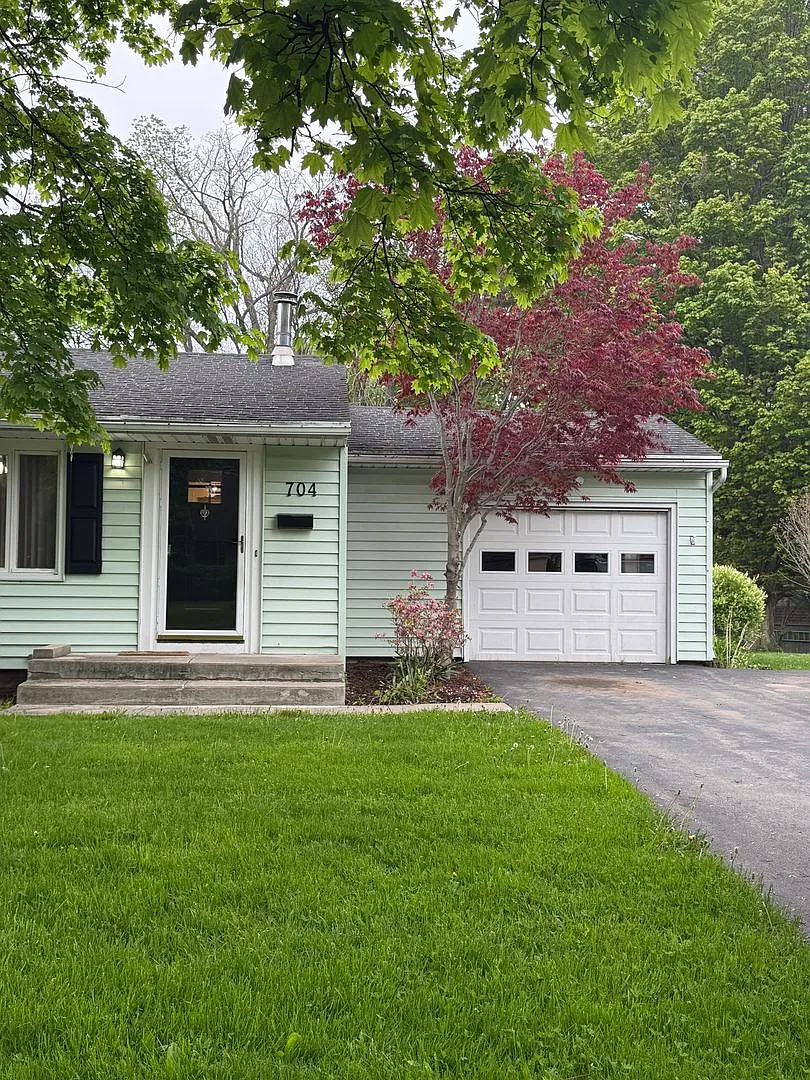 Building Photo - 704 Rumson Rd