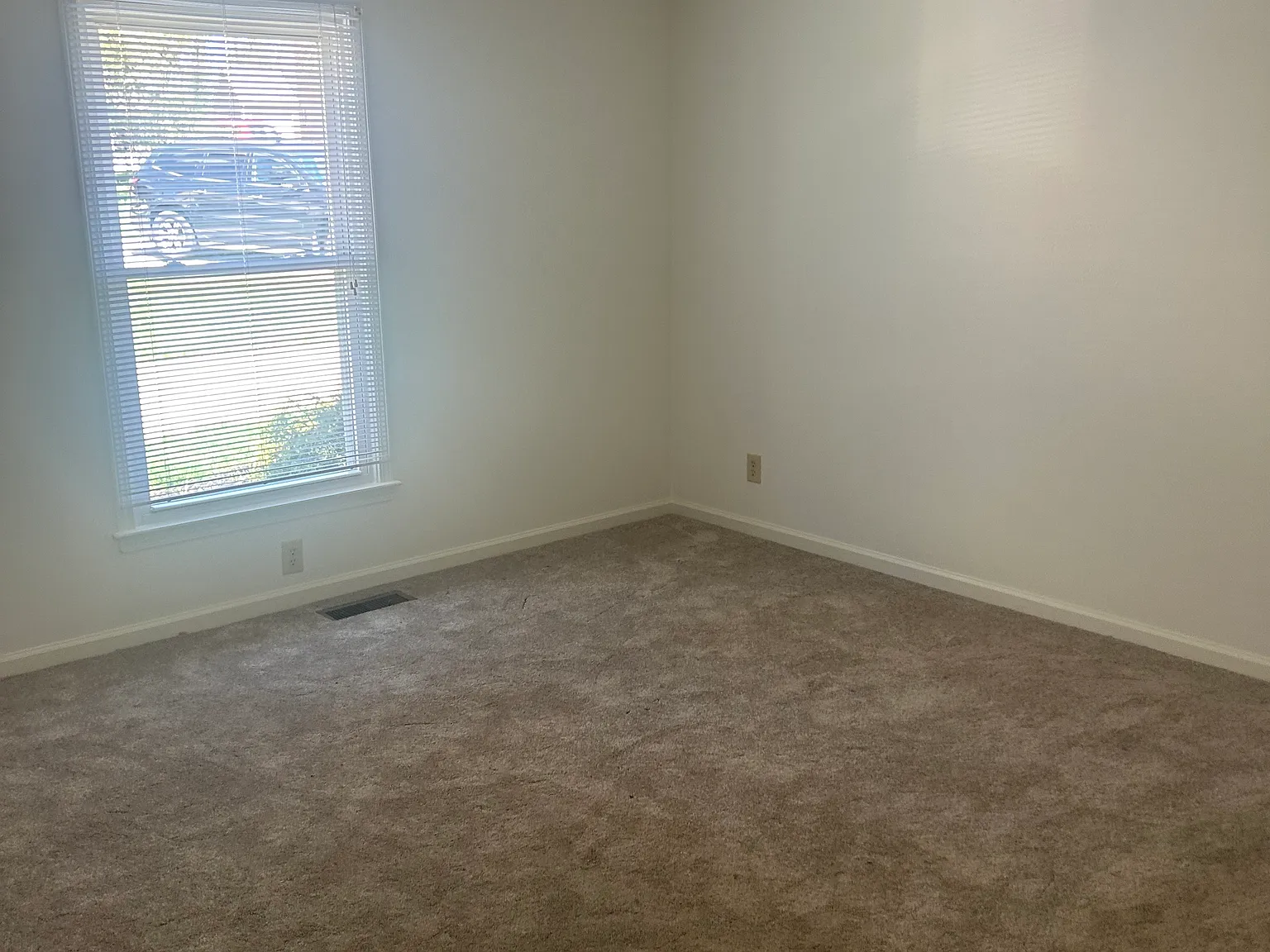 2 bed, 1300 sqft, $1,600 — Photo 3