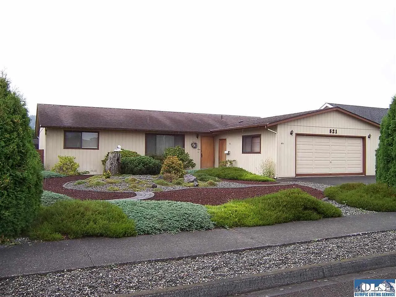 821 E Alder St photo 1