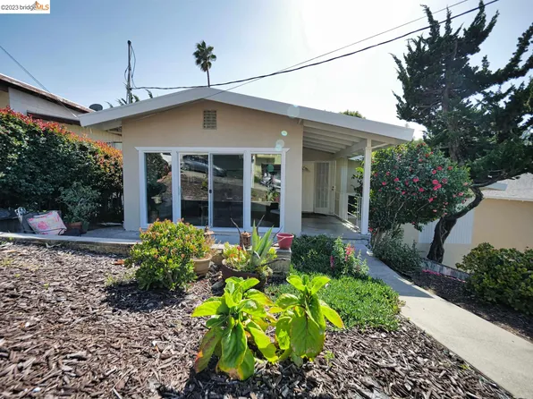 9015 Castlewood St, Oakland, CA 94605