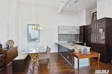 4th image of 26-26 Jackson Ave #1002