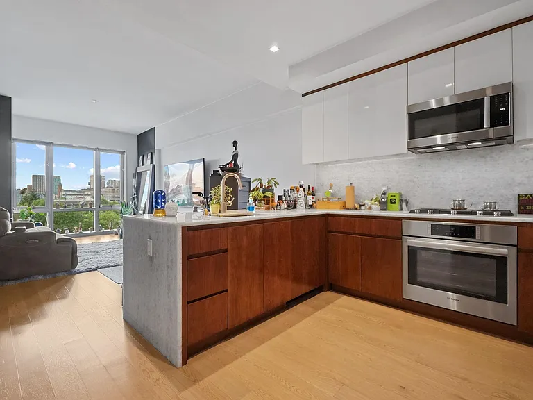 75 Park Ln S #303 — Photo 3