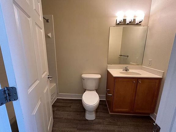 5th image of 525 E Grace St #304