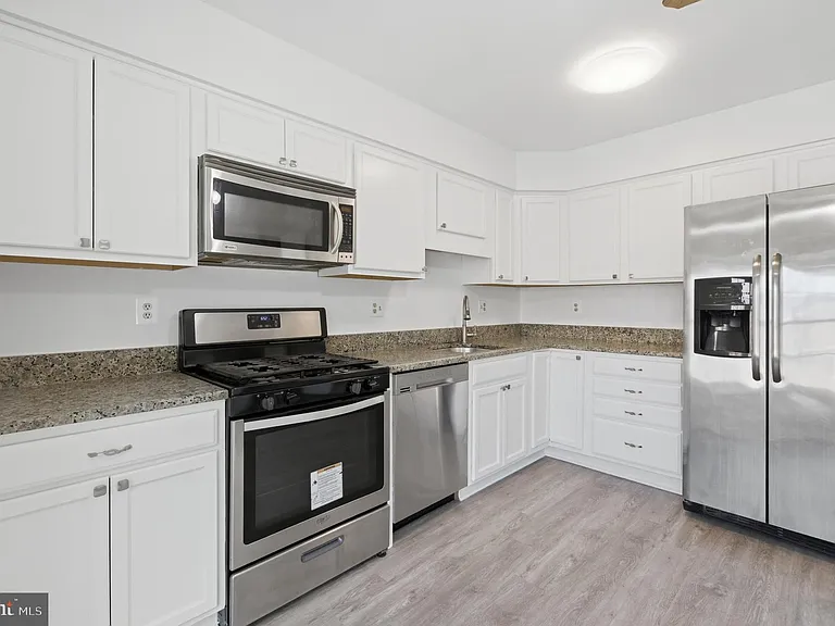 46601 Carriage Ct — Photo 8