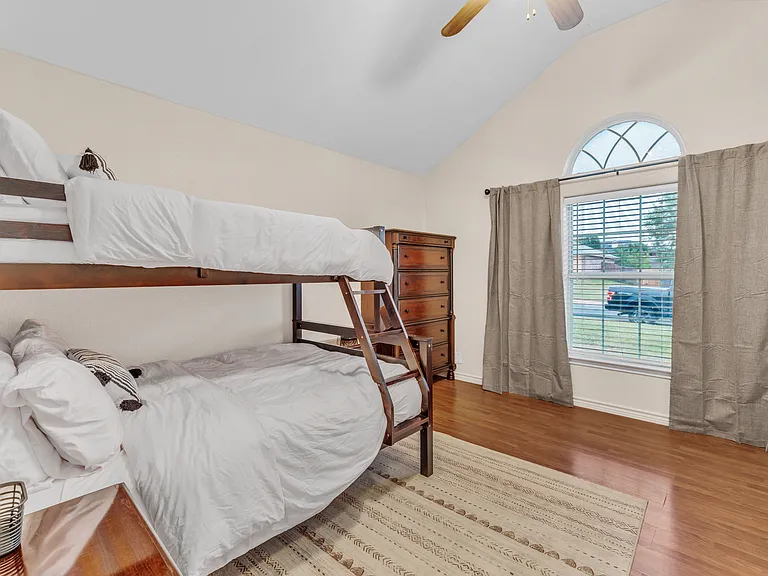 221 Cedar Ridge Dr — Photo 3