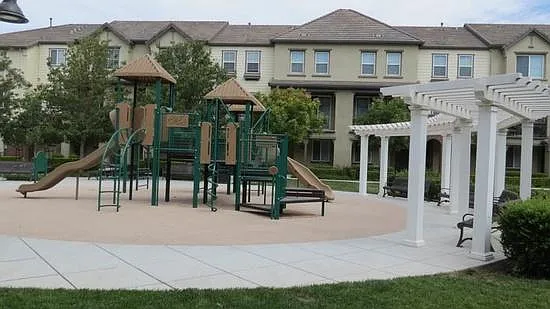 40232 Legend Rose Ter — Photo 19