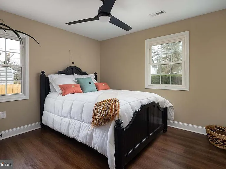 6684 Barrett Rd — Photo 7