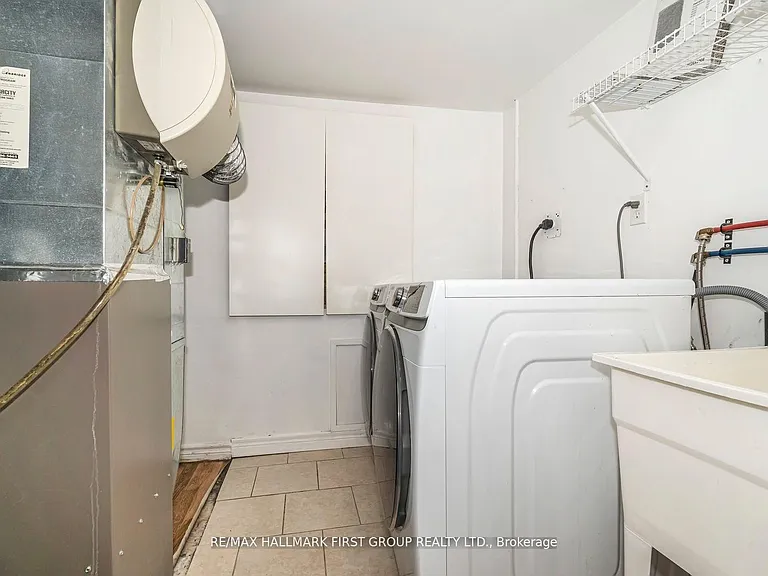 1636 Sarasota Cres — Photo 40