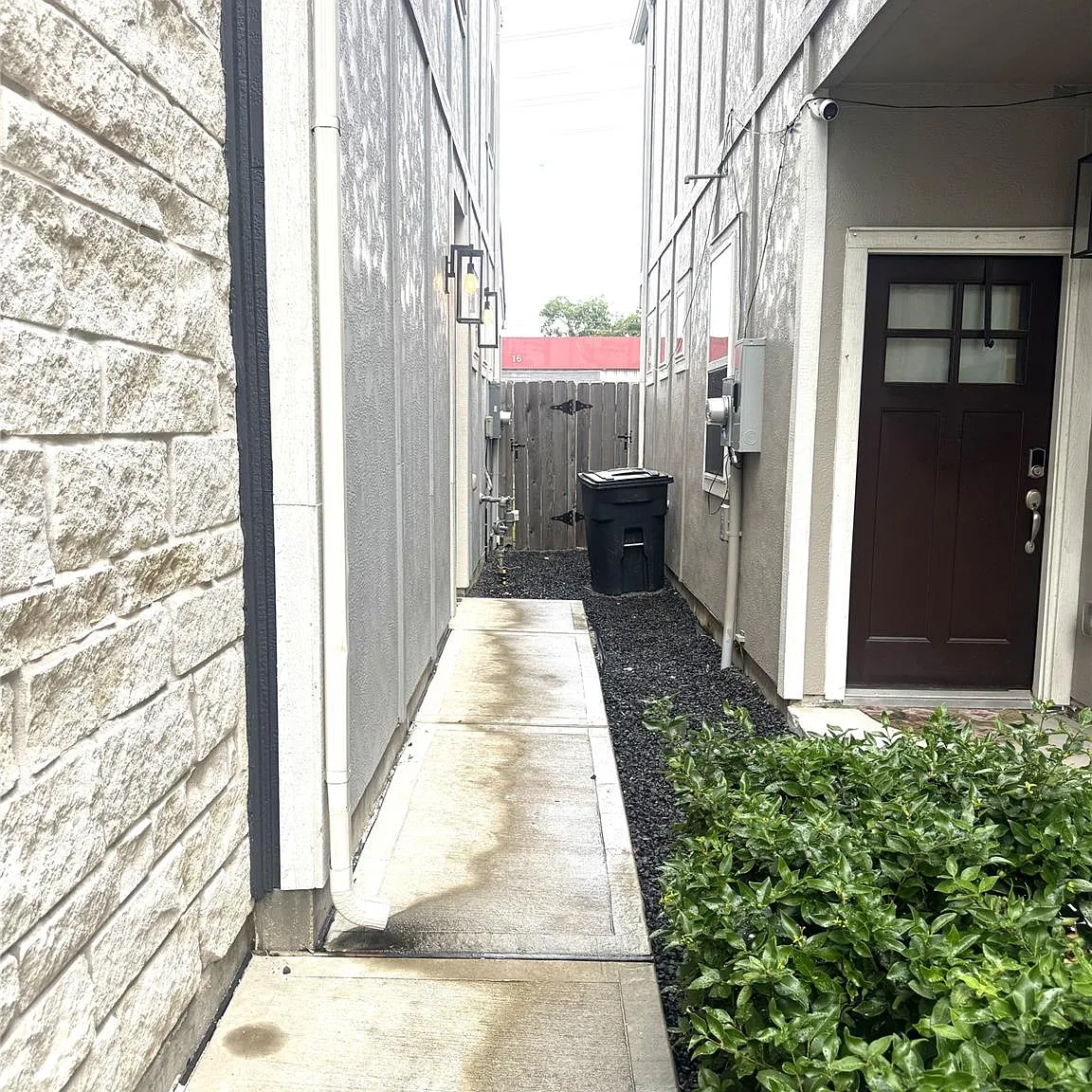 3 bed, 2.5 bath, 1803 sqft, $2,300 — Photo 3