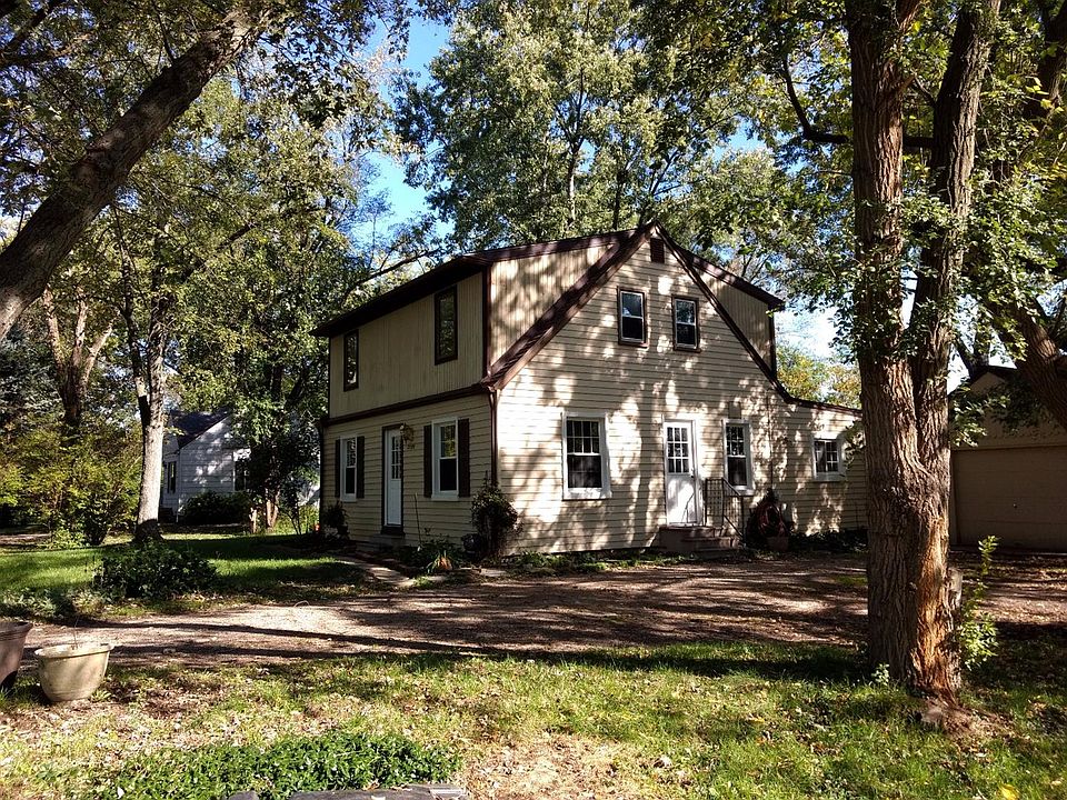 1st image of 2599 Fernwood Ave