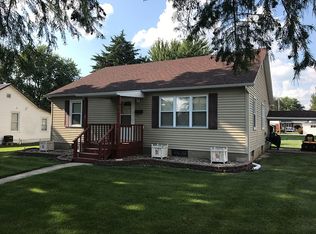 140 Locust St, Carrollton, IL 62016