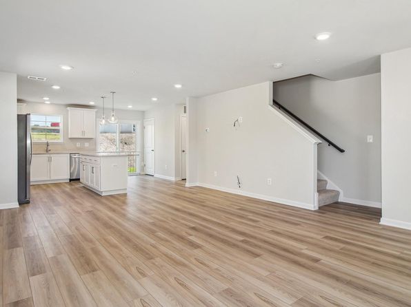 Edinburgh Court Crafton Ii, Charles Town, WV 25414