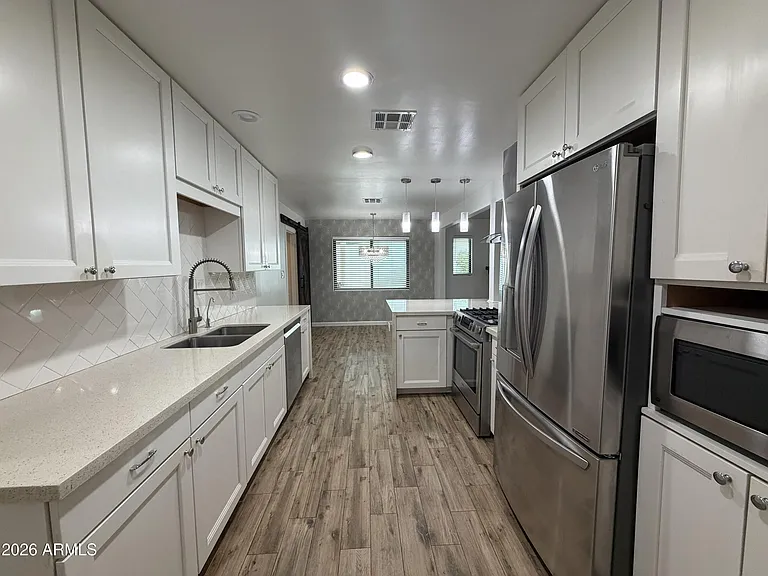 2514 E Fairmount Ave — Photo 1